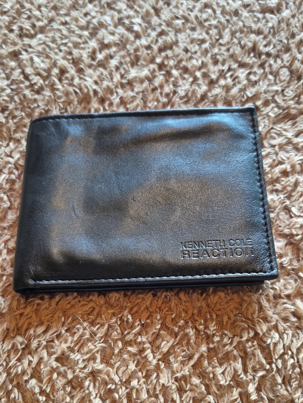 Kenneth Cole Reaction Black Leather Bi-fold Card & Key Wallet